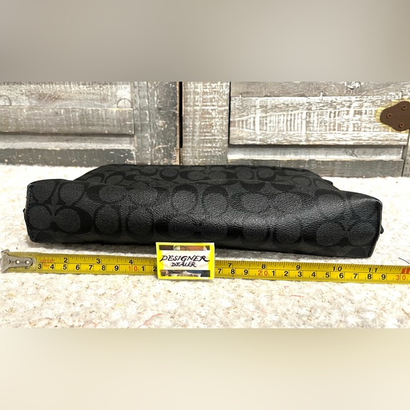 COACH Pouch In Signature Canvas Black And Gray # 29508 - Picture 4 of 11